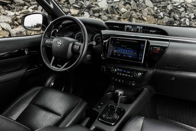 Toyota-Hilux-Exclusive-Black