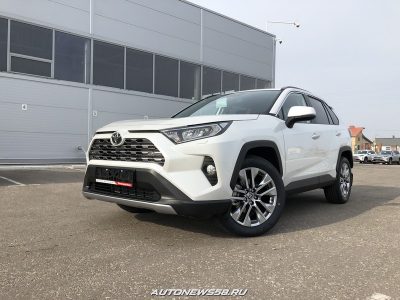 Новый Toyota RAV4 добрался до российских автодилеров