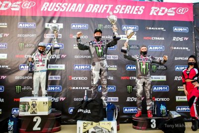 Евгений Лосев, становится победителем этапа RDS GP в Сочи